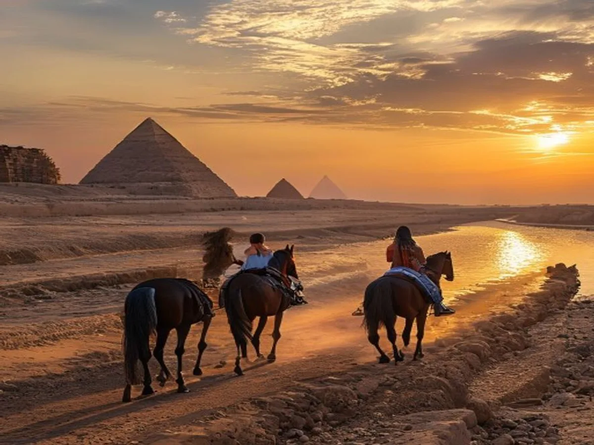 رحلة مشي على ظهر الخيل على ضفاف النيل في الجيزة مع إطلالة بانورامية