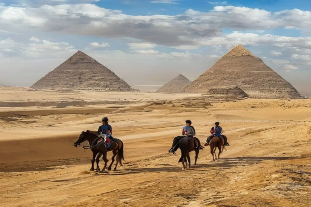 مسارات المشي الخلابة على ظهر الخيل في الجيزة للمراهقين